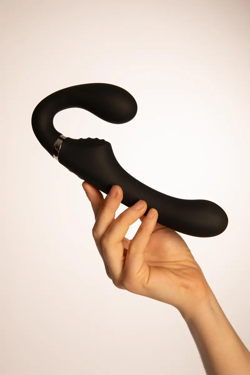 Avery Strapless Dildo Strap-On Telecomandato