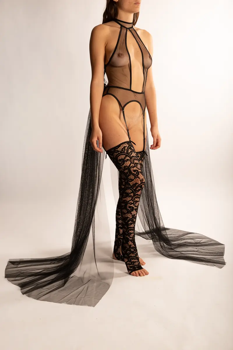Body in Mesh con Reggicalze & Calze in Pizzo Nero