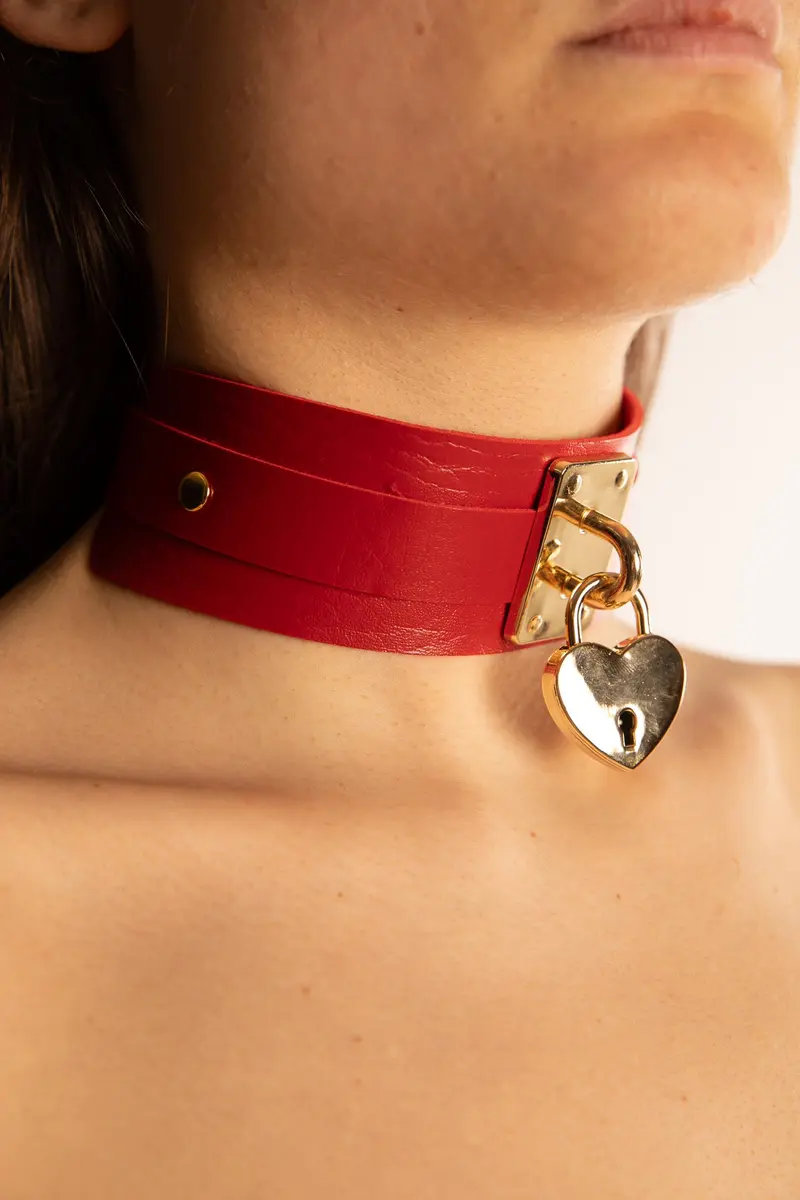 Collare con Lucchetto a Cuore in Eco Pelle