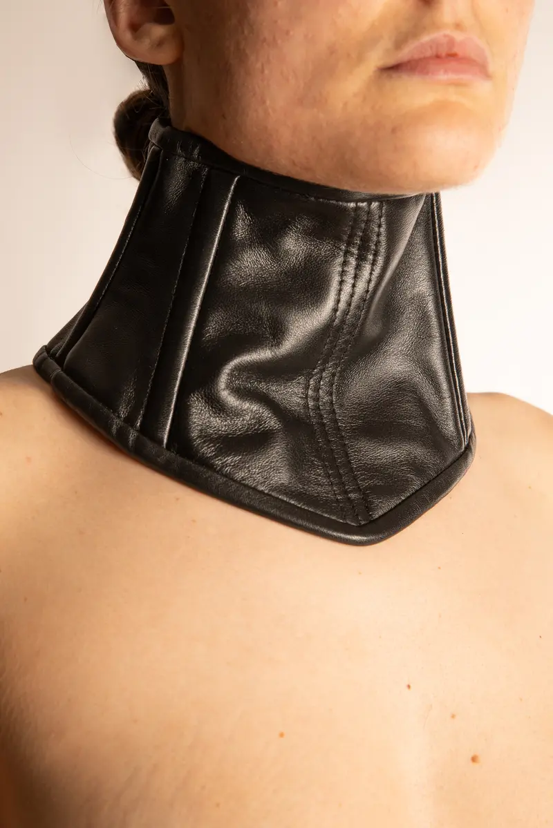 Collare Stile Corsetto in Pelle