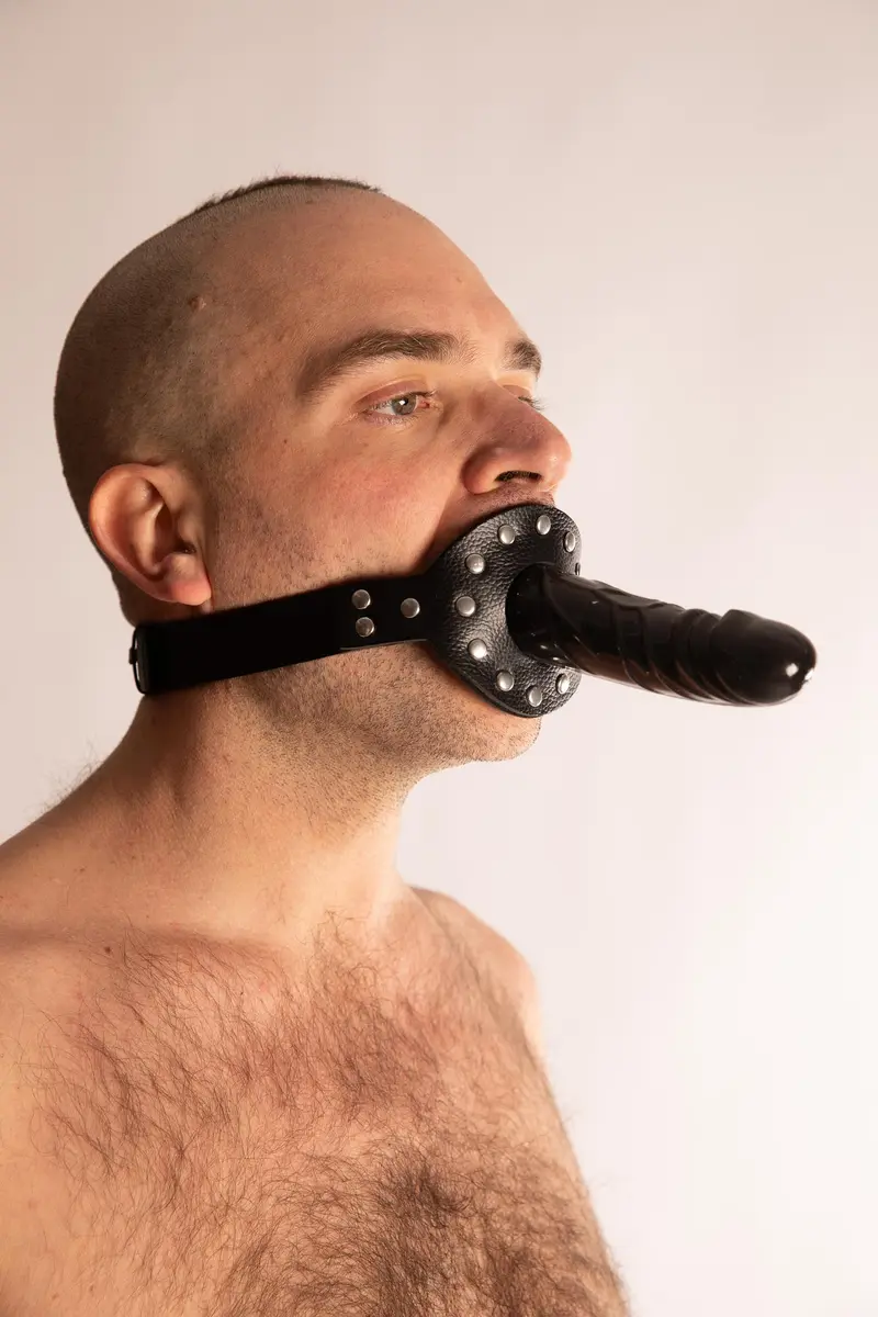 Gag con Dildo Nero