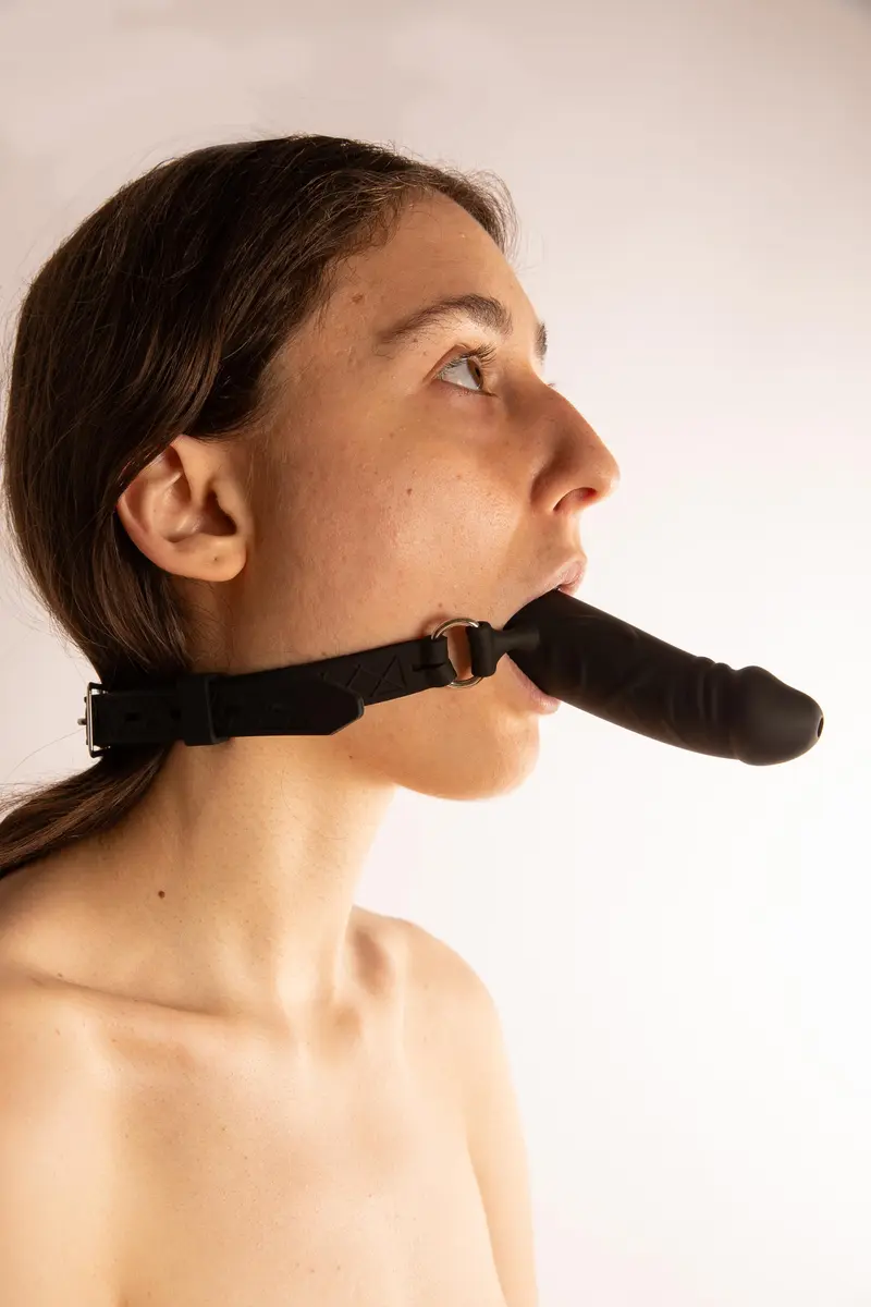 Gag con Doppio Dildo in Silicone Nero