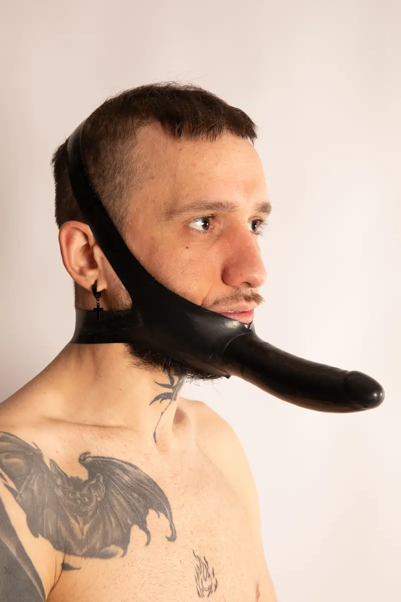 Gag in Latex con Dildo Nero