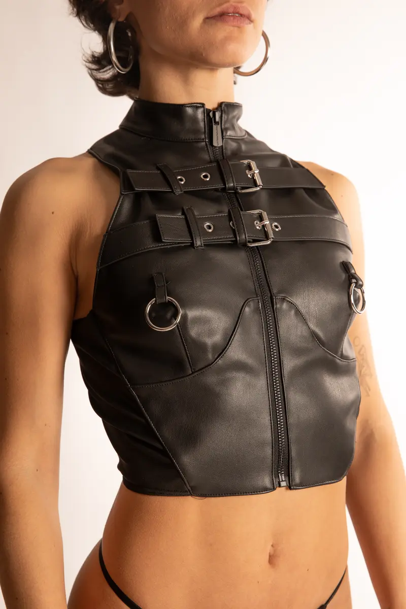 Namilia Piercing Top in Eco Pelle