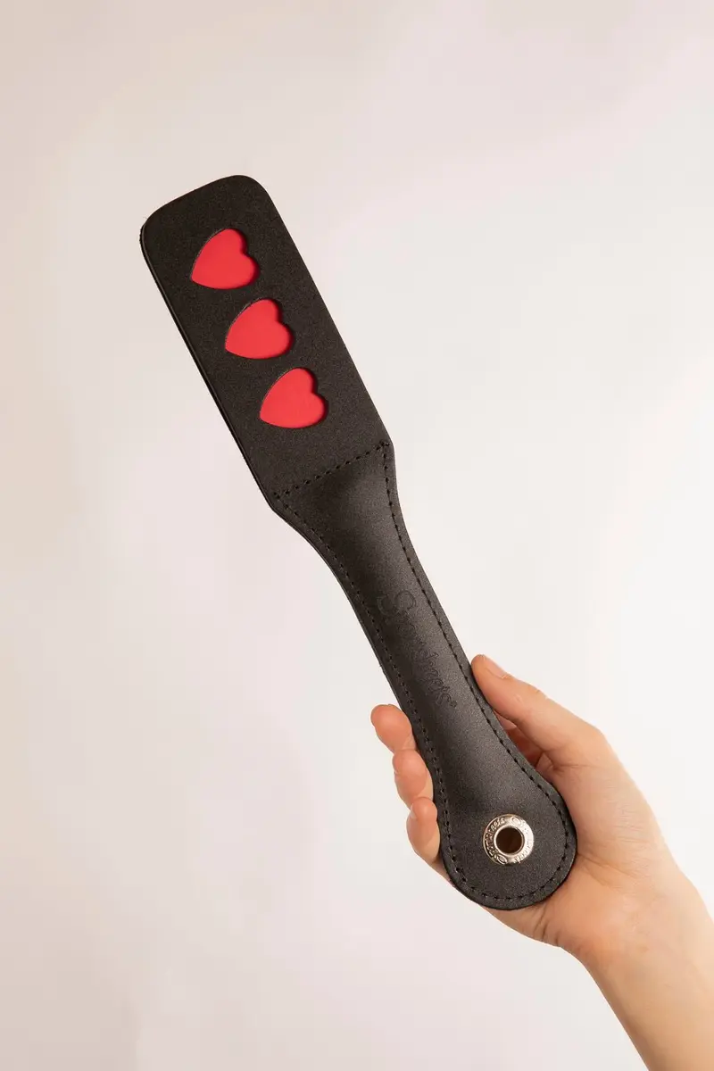 Paddle con Cuori in Pelle Nera