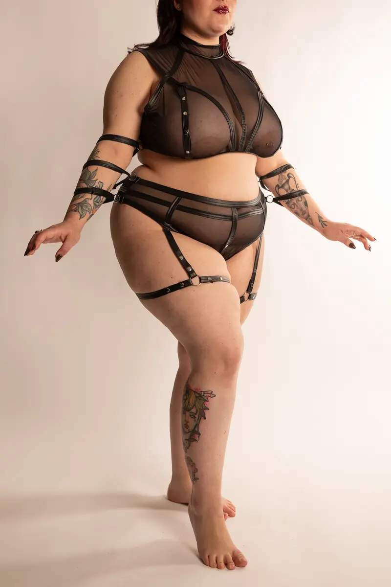 Set Top, Slip & Reggicalze in Mesh