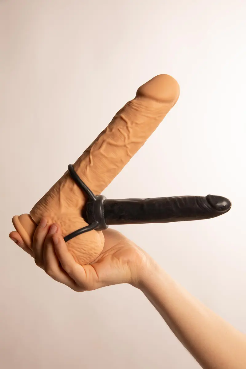 Strap-on Dildo Realistico per Doppia Penetrazione Nero
